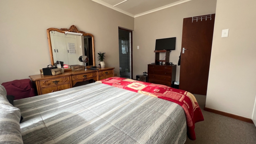 3 Bedroom Property for Sale in Denneoord Western Cape